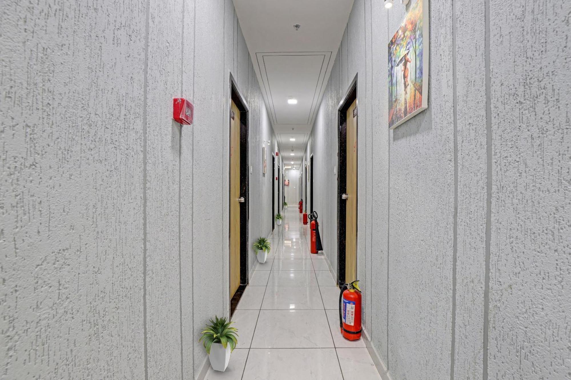 Hotel O Royal Orbit Surat Exterior foto